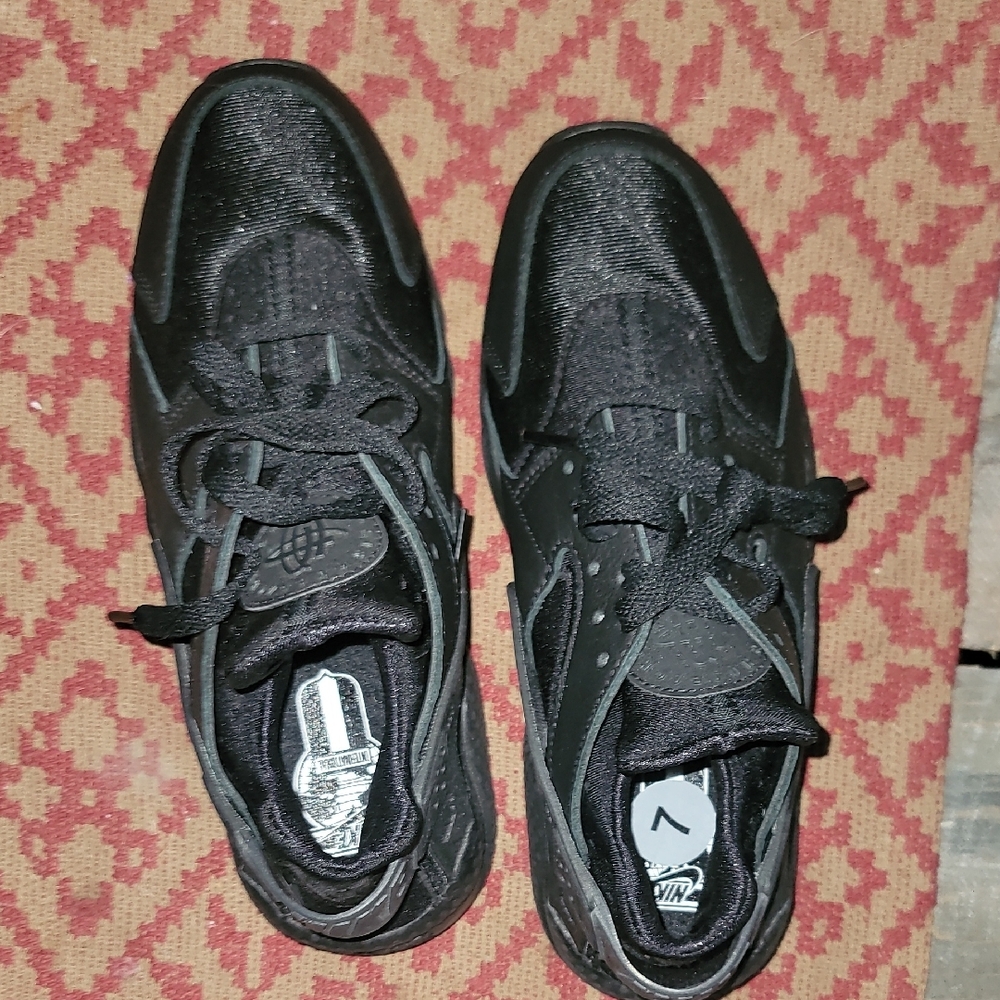 Nike Men's Black Sneakers